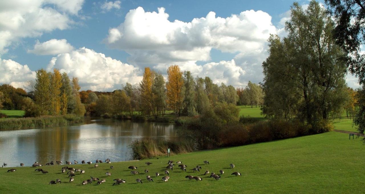 National Badminton Centre Lodge & Health Club Milton Keynes Bagian luar foto