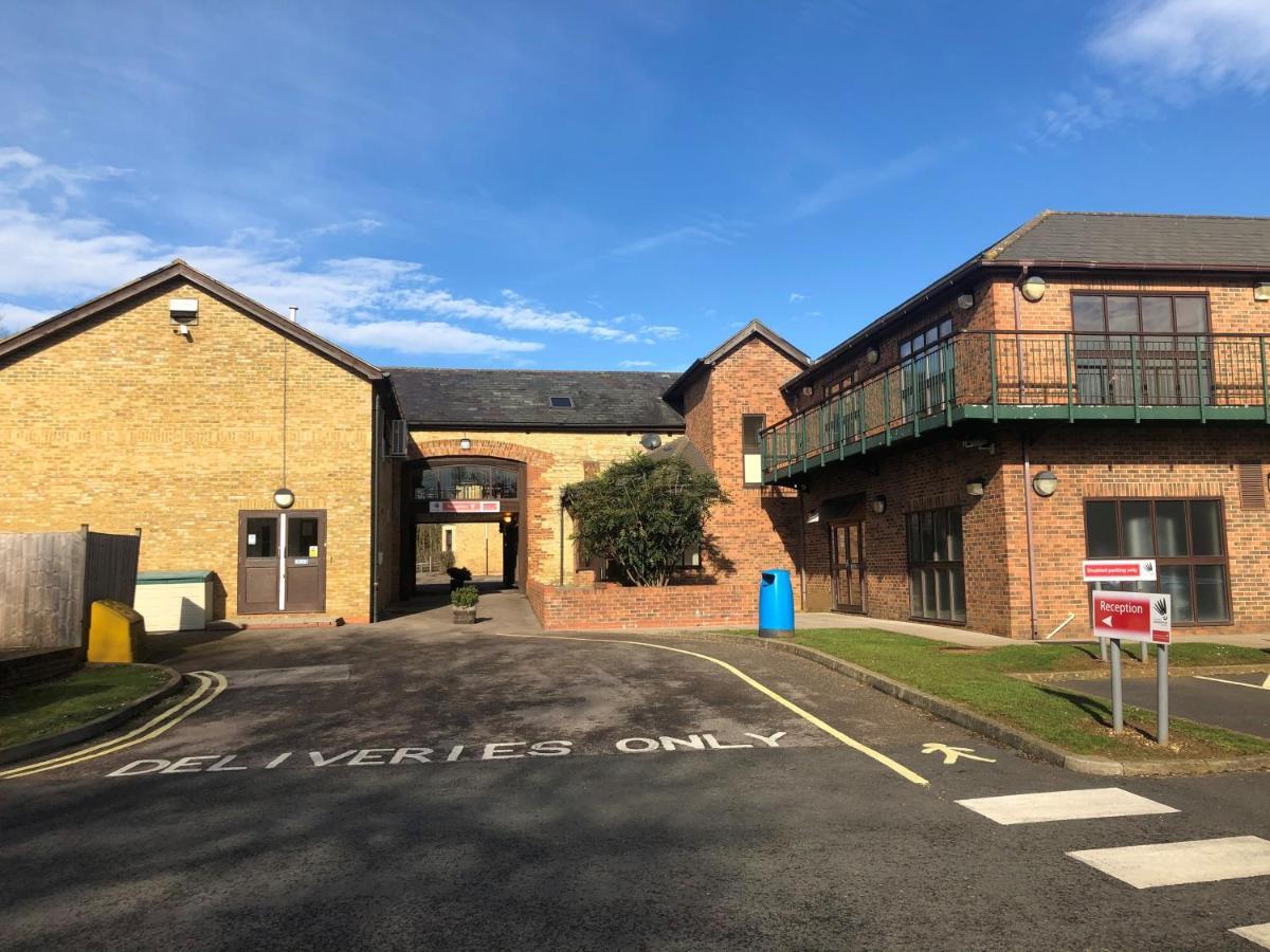 National Badminton Centre Lodge & Health Club Milton Keynes Bagian luar foto